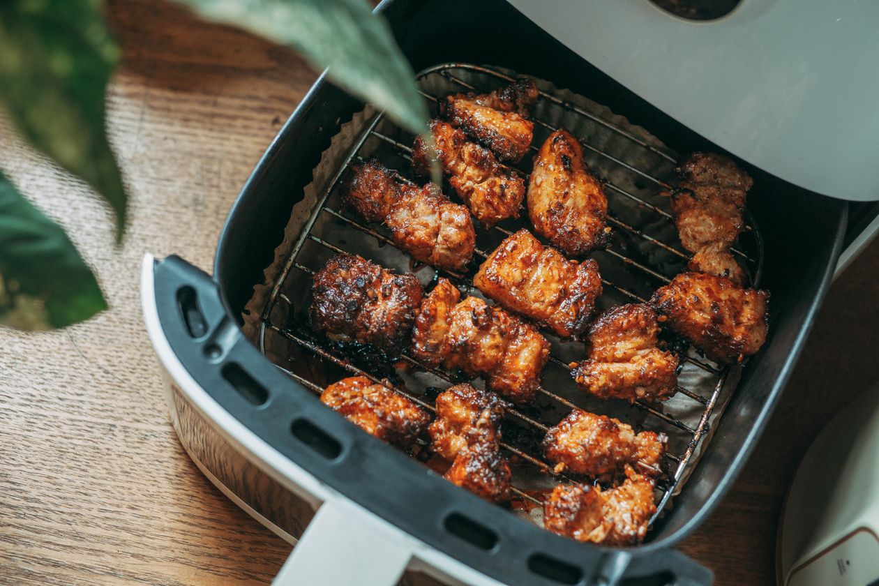 how to clean an air fryer basket and drawer