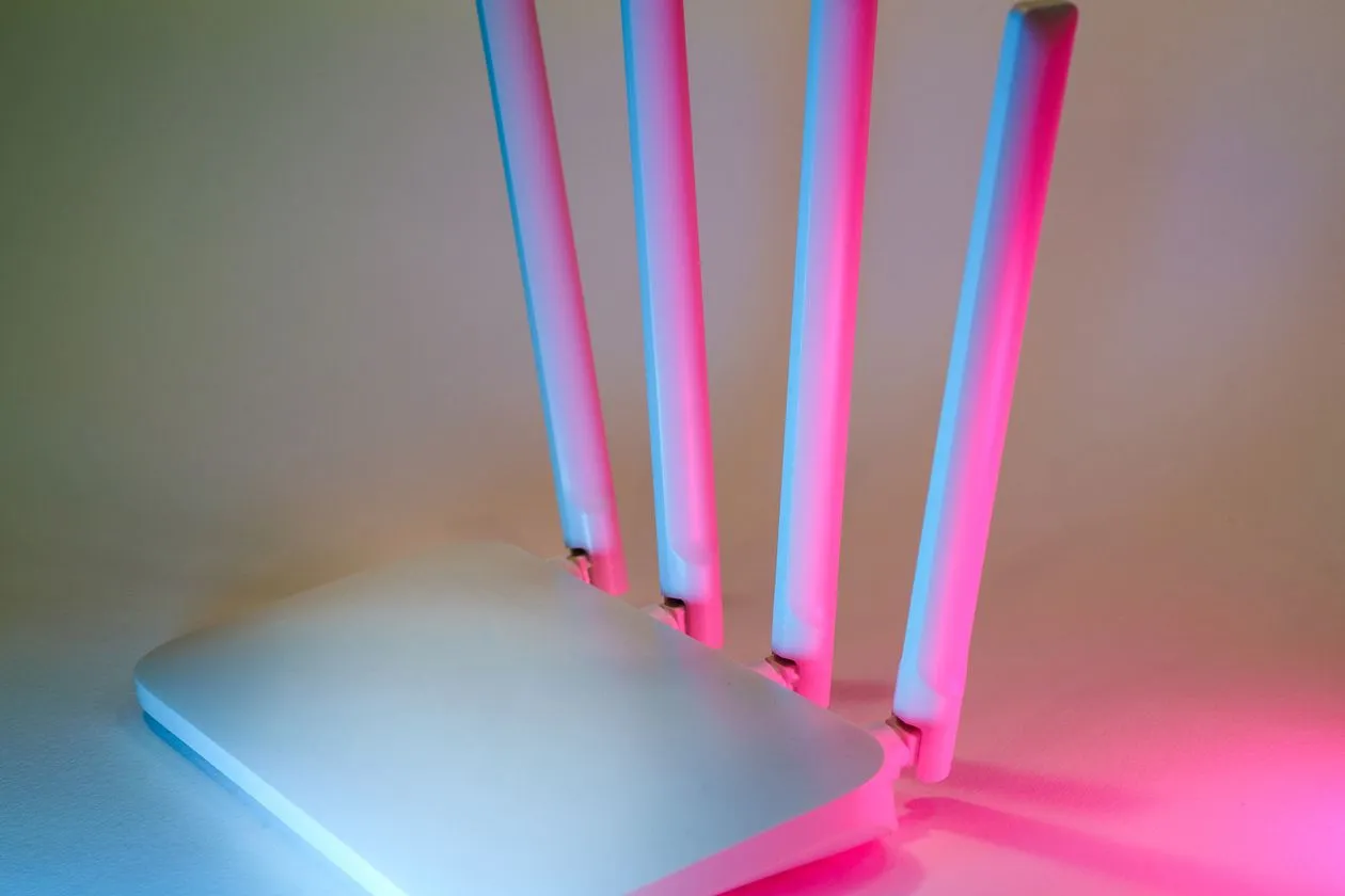 how to fix wifi keeps disconnecting on android - wifi router with antennas