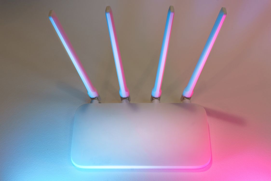 wifi keeps disconnecting on iphone - wifi router with antennas